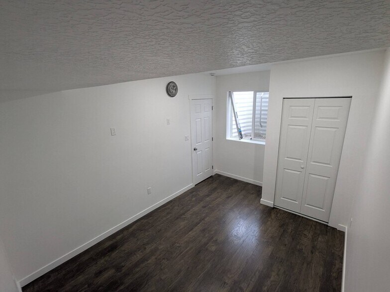 Building Photo - 5092 N Damper Dr