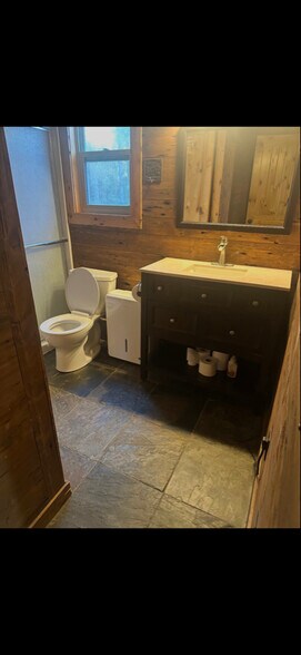 Building Photo - 2042 Mud Rd