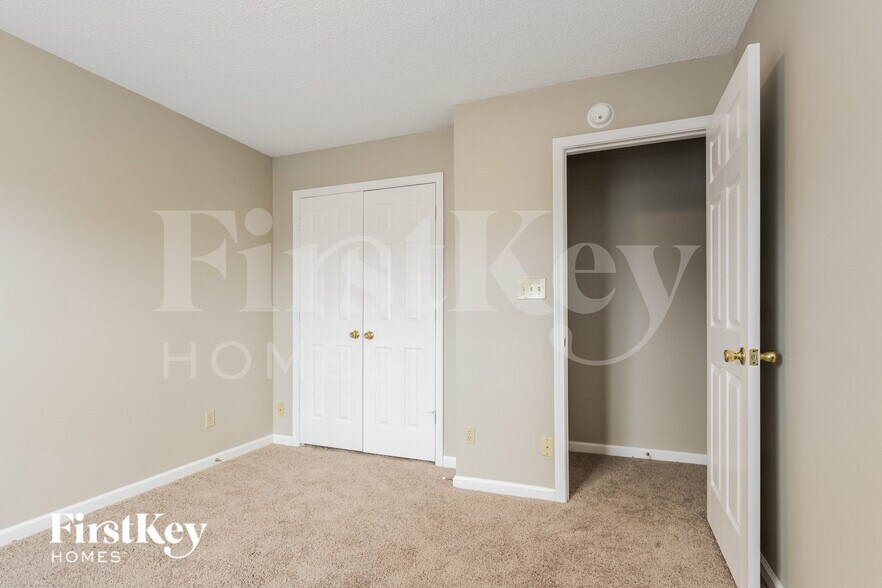 Building Photo - 6326 S Bend Ln