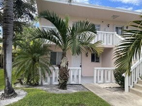 Building Photo - 221 SE 1st Ave