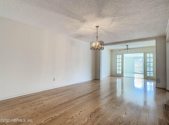 Building Photo - 16 Fox Valley Dr