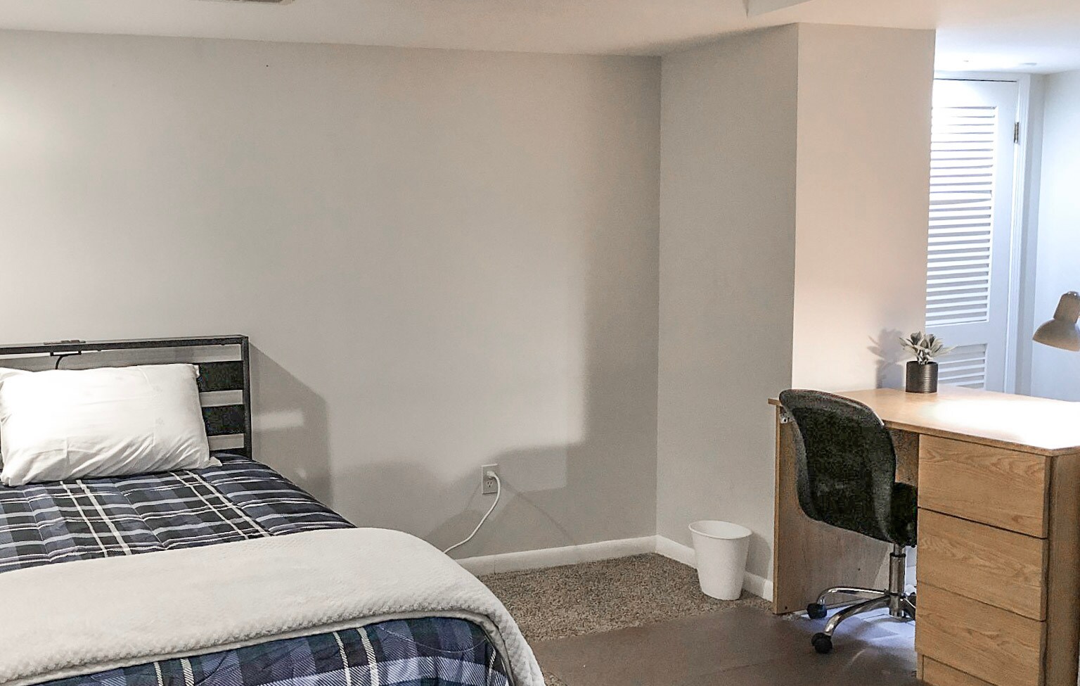 Sleeping area - 223 E Rose St