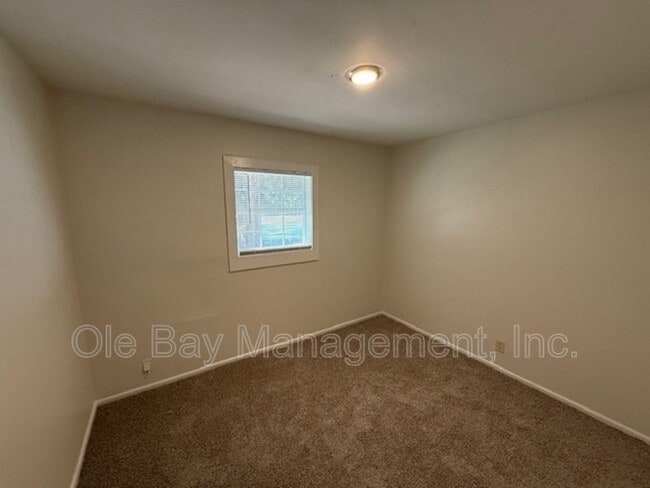 Building Photo - 6014 Windy Hill Cir S