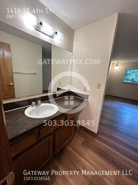 Building Photo - 1416 SE 4th St