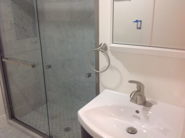 Building Photo - 3549 Lakeshore Ave