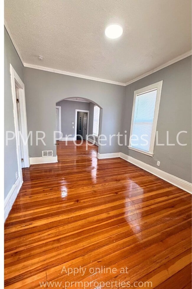 Building Photo - 2 Bedroom/ 1 Bathroom House