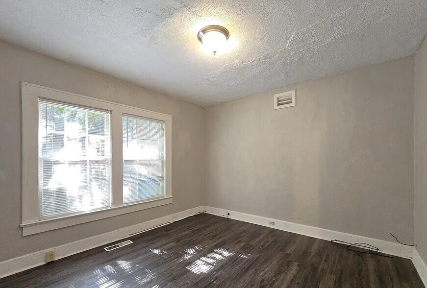 Building Photo - 2483 Beech Ave