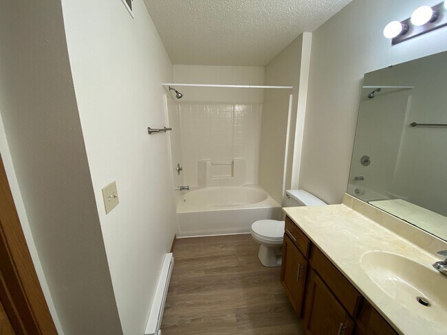 Building Photo - 3-Bed, 2-Bath Townhome - 2 Months Free on a 12-Month Lease!