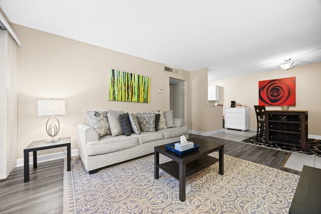 Building Photo - 1700 SW 16th Ct