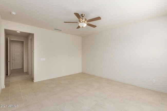 Building Photo - 8757 W Rancho Dr