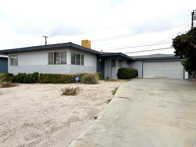 Primary Photo - 1021 W Ave J