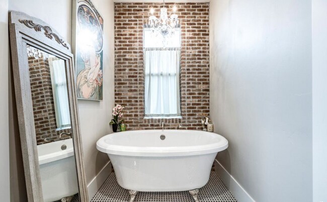 Building Photo - Luxurious Herriman 6 Bed with Indoor Court, Theater & Stunning Views!!!