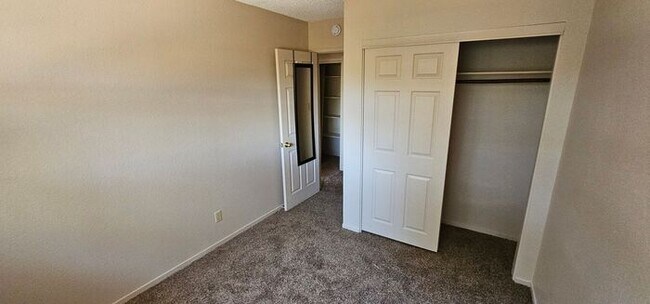 Building Photo - For Rent 3 bedroom 2 bath 2 car garage, Mi...