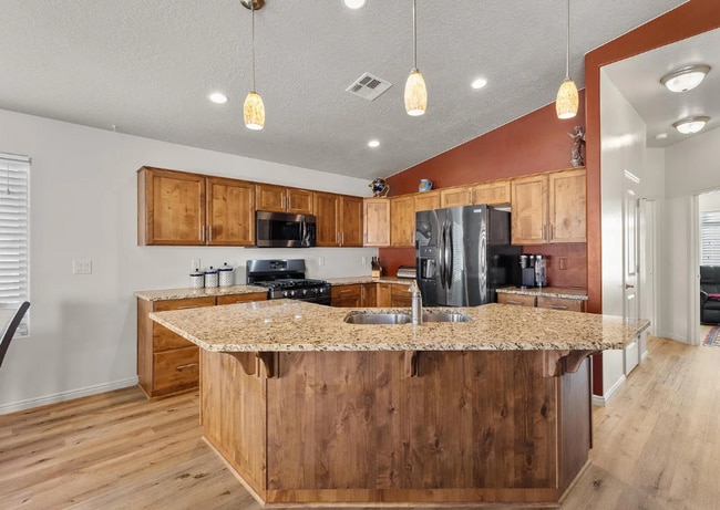 Building Photo - Your Perfect Hurricane Getaway Awaits!