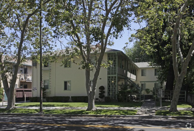 Building Photo - 572 N 2nd St