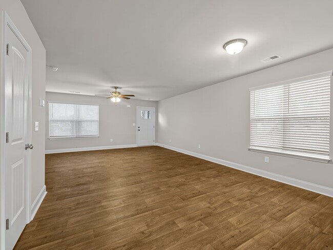 Building Photo - Charming two bedroom two and a half bathroom ready for you to call home!