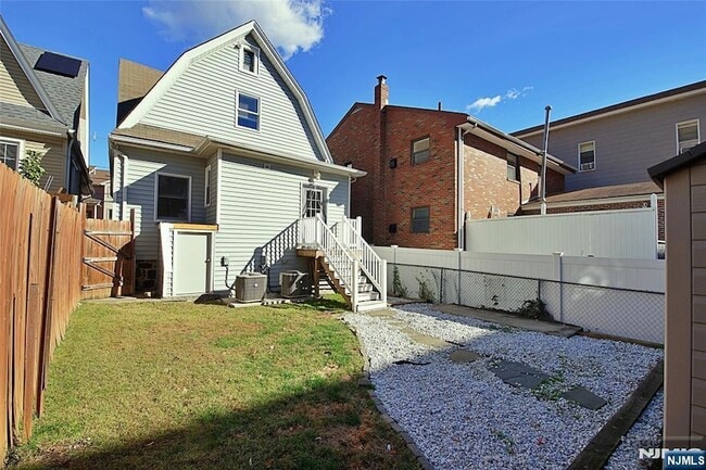 Building Photo - 34 Hilliard Ave