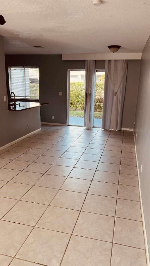 Building Photo - 4735 SW 14th St