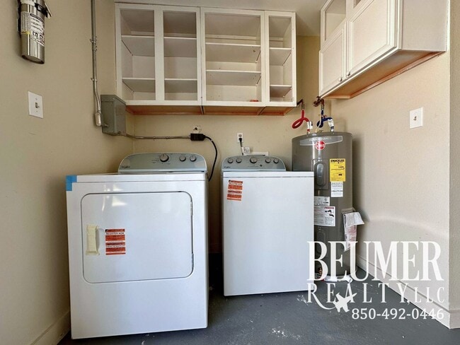 Building Photo - Charming 2 bedroom, 2.5 bath townhome for rent in SW Pensacola!