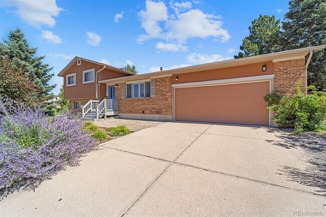 Building Photo - 5585 Escondido Dr