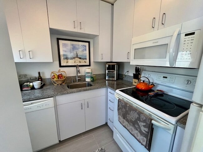 Building Photo - The Historic Elegance Meets Downtown Living @ El Cortez: UNFURNISHED 1BR/1BA w/ parking