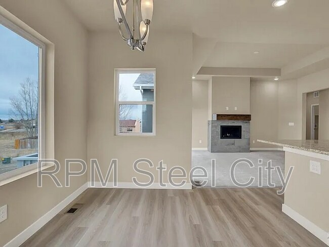 Building Photo - 753 S Laurue Dr