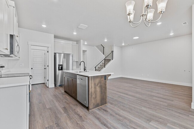 Building Photo - Awesome end unit 3 Bed 2.5 Bath townhome i...