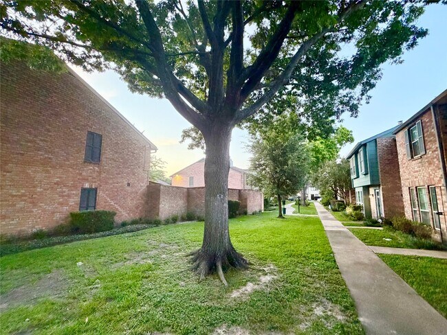 Building Photo - 5800 Lumberdale Rd