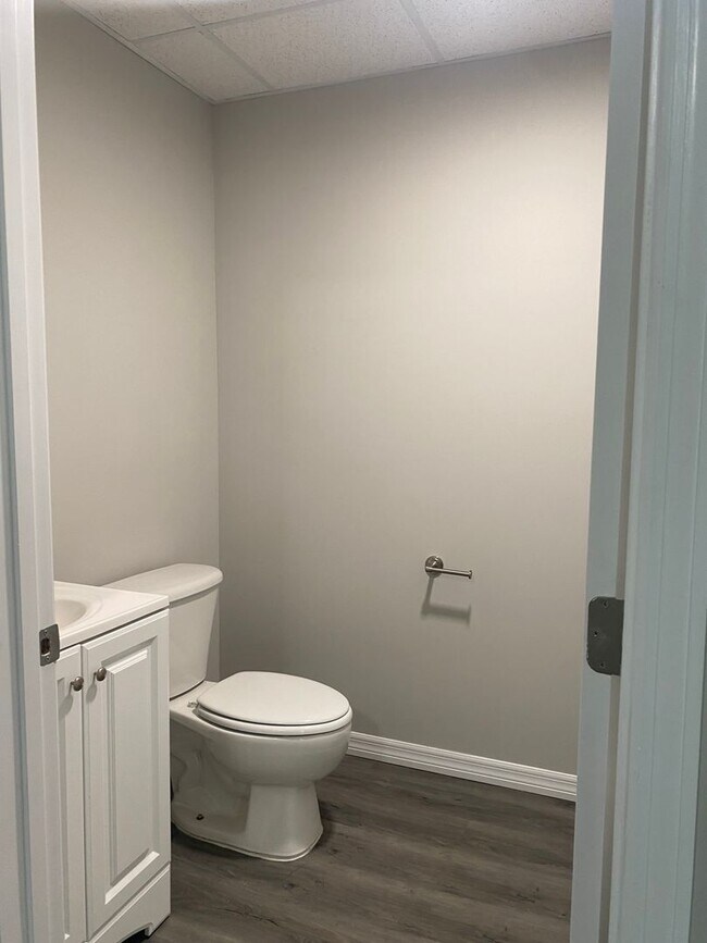 Building Photo - 5557 Arlington Rd