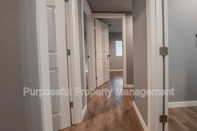 Building Photo - 516 Morrison Ave