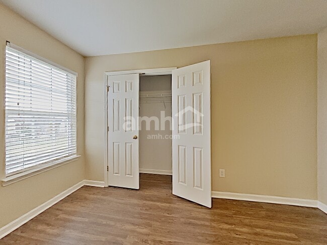 Building Photo - 1039 Vanguard Dr