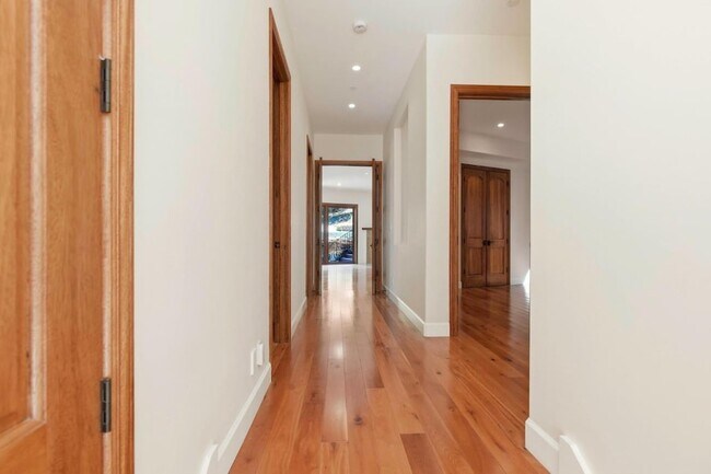 Building Photo - 3911 Pepper Tree Ct