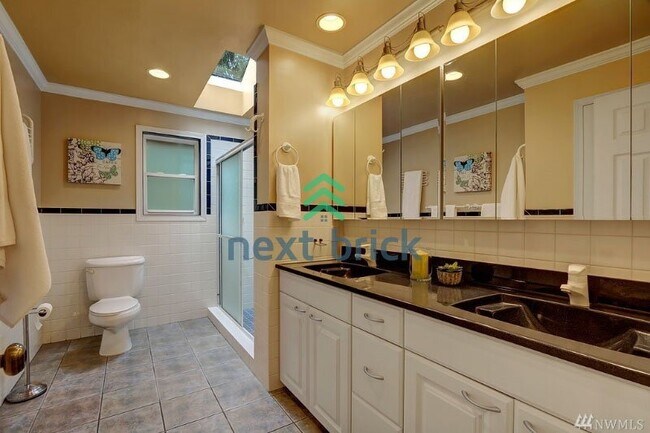 Building Photo - Rare opportunity!! Spacious 3 Bedroom Sammamish Home with 2 bonus rooms, RV Parking & Huge Backyard!