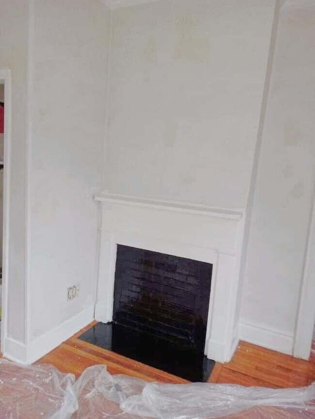 Building Photo - 2327 Gardner St