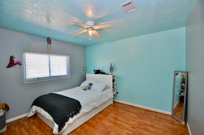 Building Photo - 3330 Beran Dr