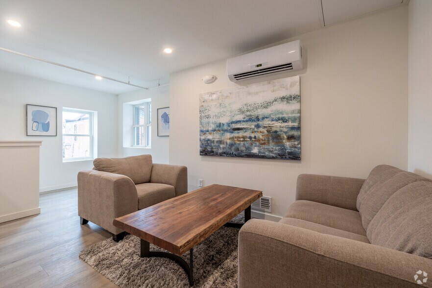 Lounge - 92 E Forest Ave