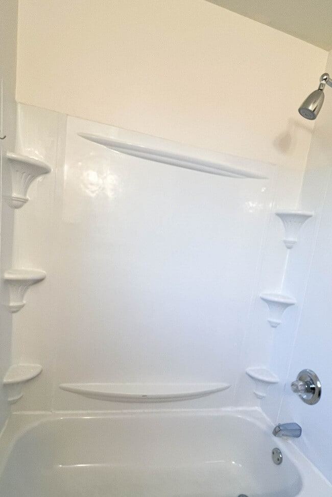 Building Photo - 433 Dailey Ave