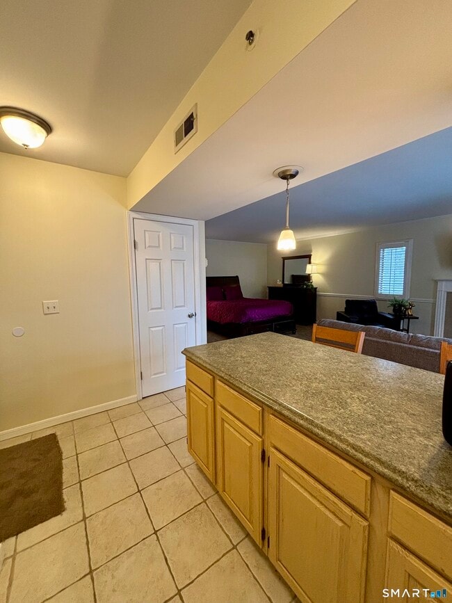 Building Photo - 221 Old Pond Ln