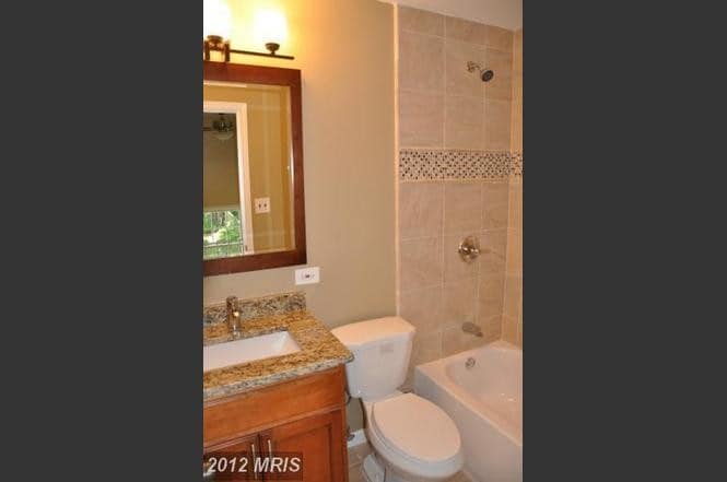 Hallway Bath - 3378 Whipple Ct