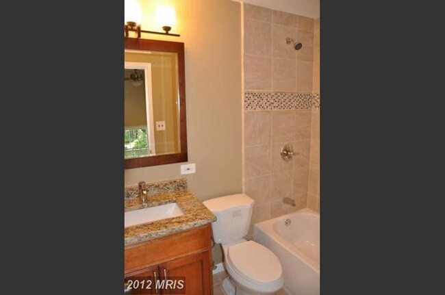 Hallway Bath - 3378 Whipple Ct