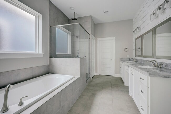 Building Photo - 5233 Larkin St