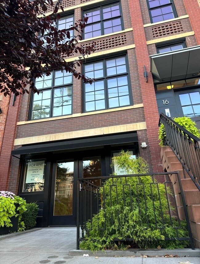 Building Photo - 16 Bright St