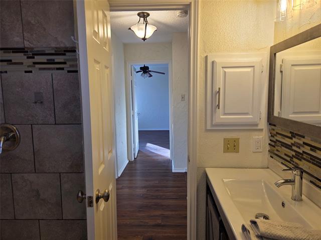 Building Photo - 452 Leisure Ln