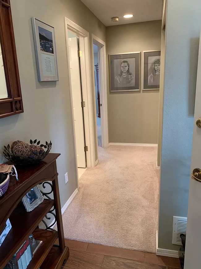 Building Photo - Stunning 2-Bedroom Condo with Panoramic Views in Gig Harbor