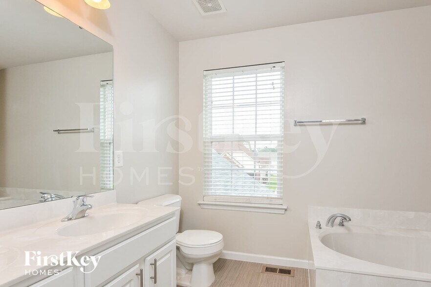 Building Photo - 135 Berry Manor Cir