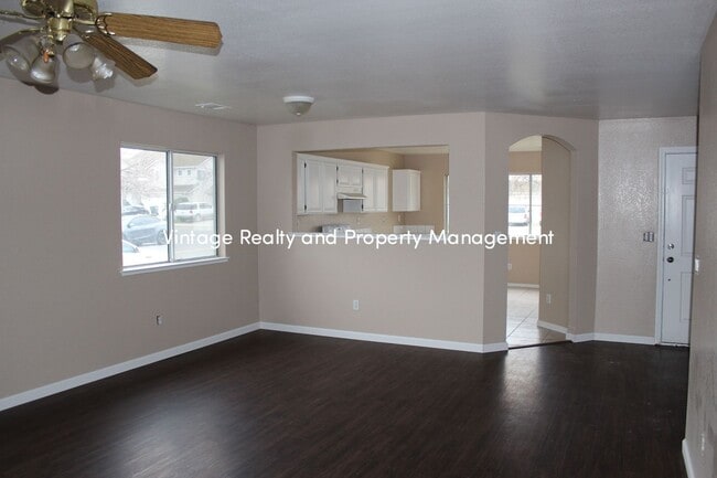Building Photo - Back On The Rental Market Recently Updated...