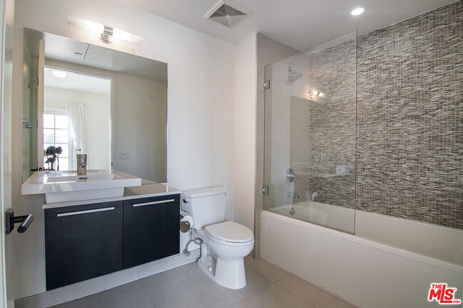 Building Photo - 225 S Hamilton Dr