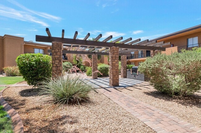 Building Photo - 2-bedroom, 2-bathroom in Prime location!