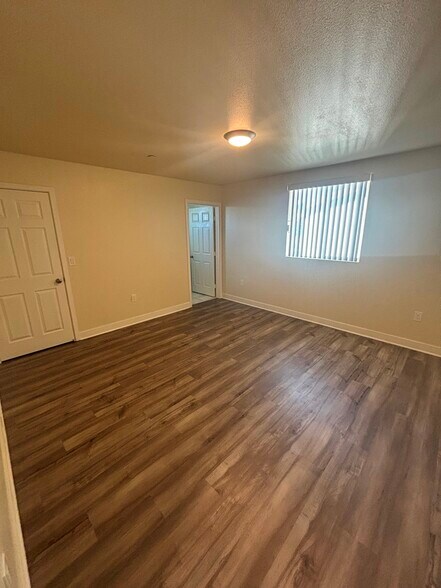 Building Photo - 630 1/2 W 79th St