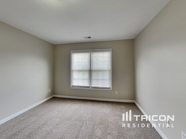 Building Photo - 538 Richmond Pl